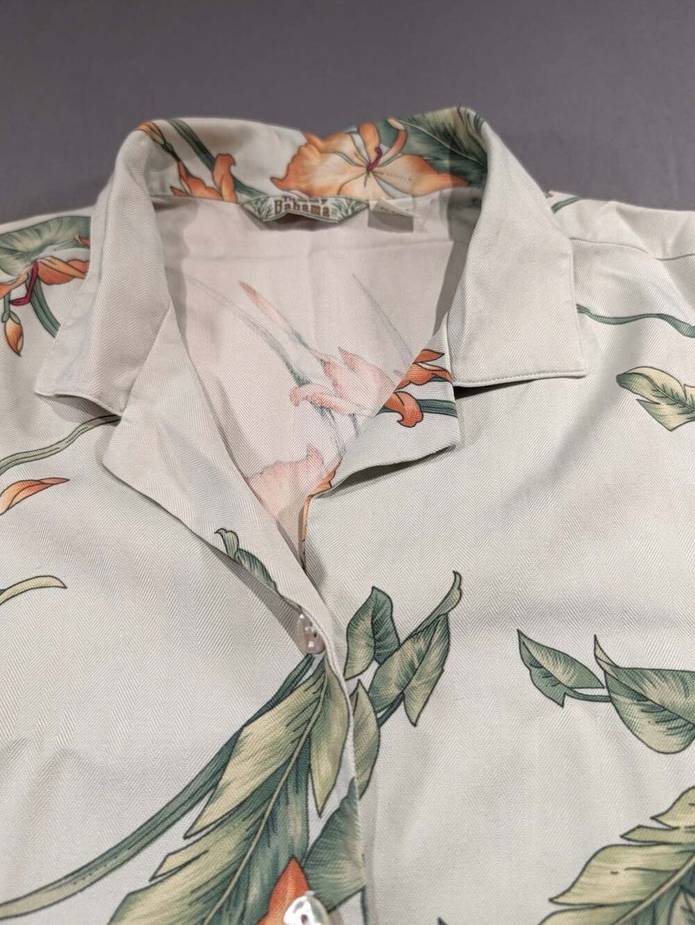 Tommy Bahama 100%Silk Button Up Shirt Size XL Floral Camp Hawaiian Short Sleeve